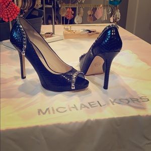 M MICHAEL KORS Black Studded Heel Leather Size 10